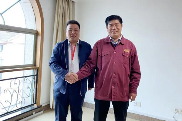 新鄉(xiāng)長城副總經(jīng)理與沙鋼集團領(lǐng)導(dǎo)合影