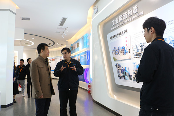 河南省商務(wù)廳領(lǐng)導(dǎo)蒞臨新鄉(xiāng)長城機(jī)械實地核查電子商務(wù)發(fā)展情況 河南省商務(wù)廳領(lǐng)導(dǎo)蒞臨新鄉(xiāng)長城機(jī)械實地核查電子商務(wù)發(fā)展情況