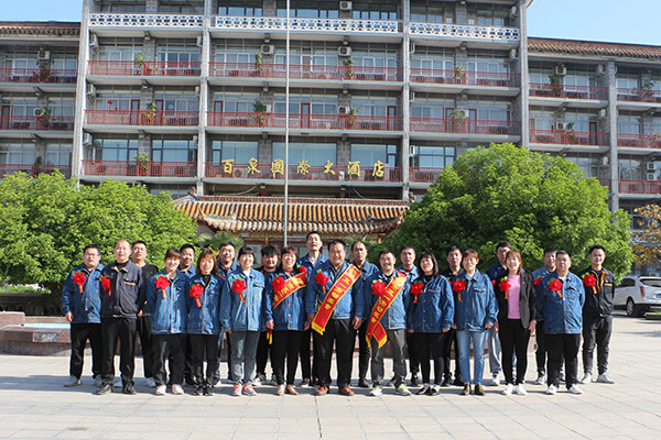 新鄉(xiāng)長城機械員工技能大賽獲獎者合照 新鄉(xiāng)長城機械員工技能大賽獲獎者合照