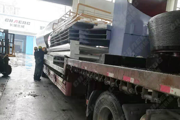 山東棗莊年產(chǎn)30萬(wàn)噸礦粉線設(shè)備部件發(fā)貨