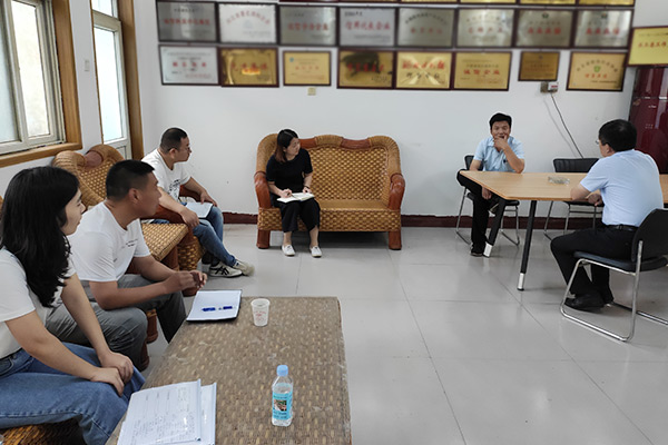 長(zhǎng)城萬(wàn)里行團(tuán)隊(duì)就積極與客戶(hù)進(jìn)行面對(duì)面交流