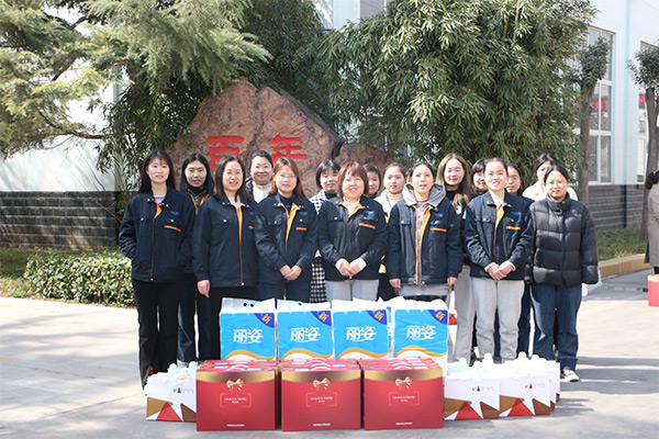 新鄉(xiāng)長(zhǎng)城機(jī)械舉辦慶三八福利 新鄉(xiāng)長(zhǎng)城機(jī)械舉辦慶三八福利